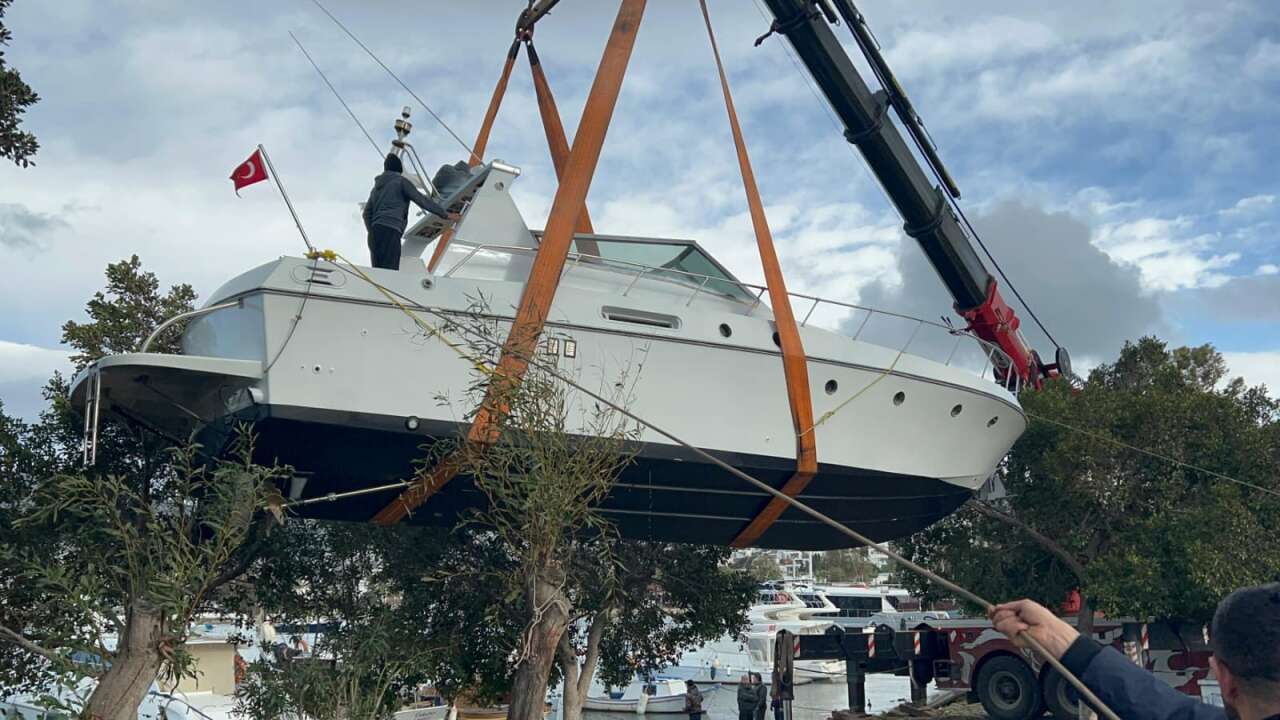 Turizm Cenneti Bodrum'da İzinsiz Lüks Tekneler Kaldırılıyor 3